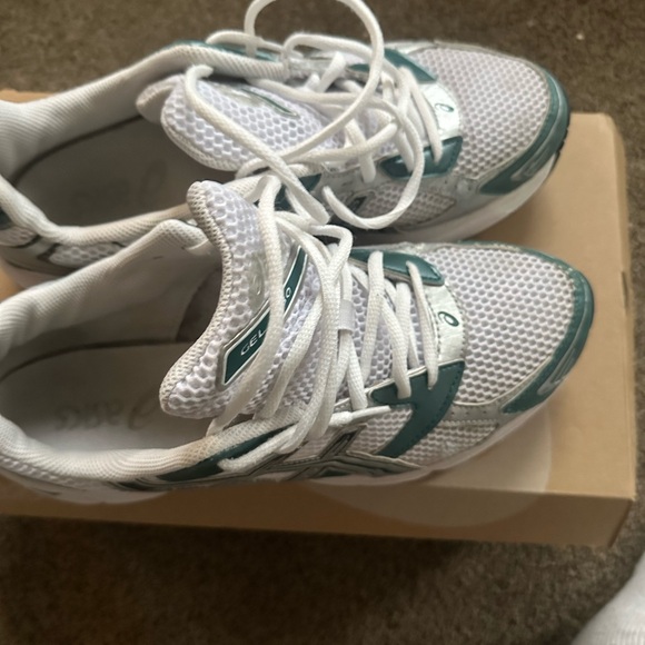 ASICS white dark Neptune gel 1130 size 10 worn a couple times clean - Picture 3 of 6